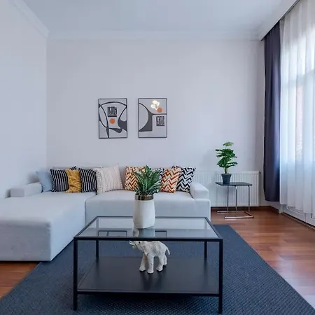 High-ceiling Three-bedroom Istambul