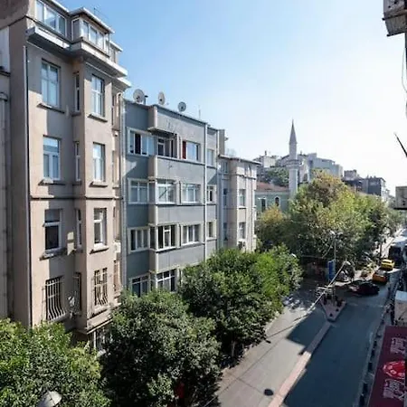 High-ceiling Three-bedroom Apartamento *