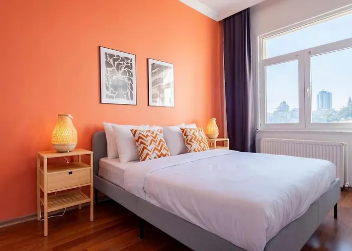 High-ceiling Three-bedroom Istanboel