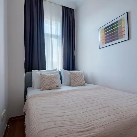 Apartment High-ceiling 3-bedroom With View *