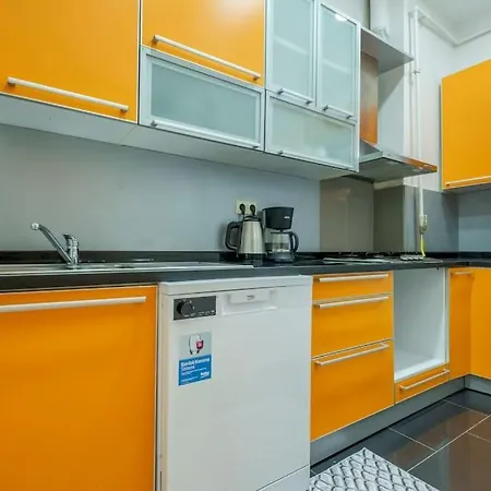 High-ceiling Three-bedroom Apartment