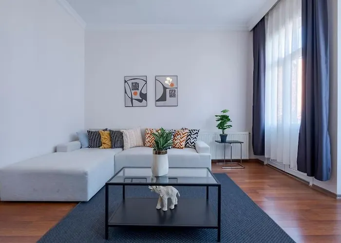 High-ceiling Three-bedroom Istambul